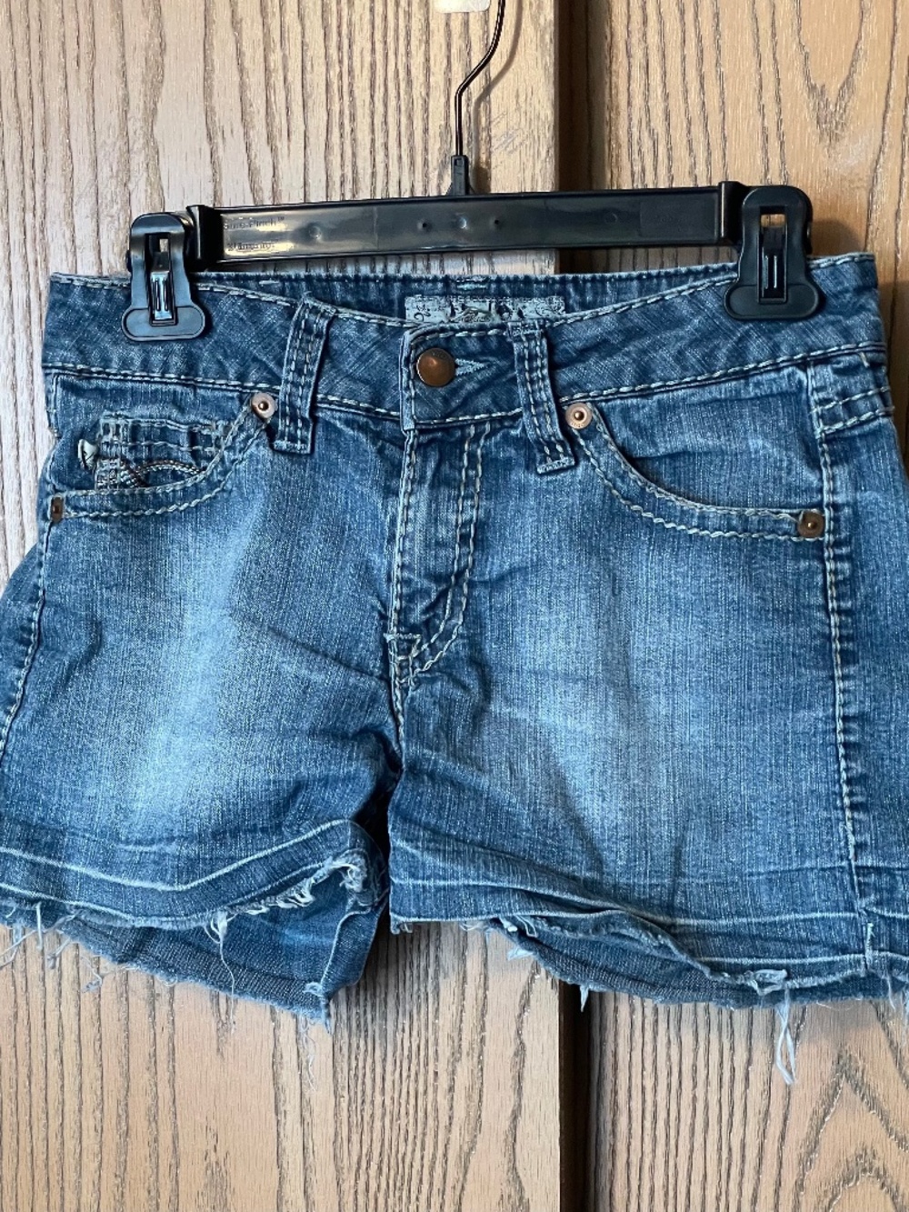 17/21 EXCLUSIVE DENIM BLUE JEAN SHORTS EMBROIDERED POCKETS RAW HEM
